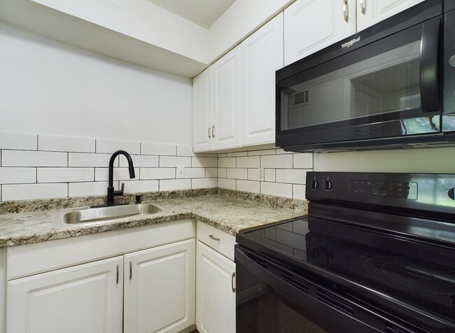 Building Photo - 15411 Barat Ave