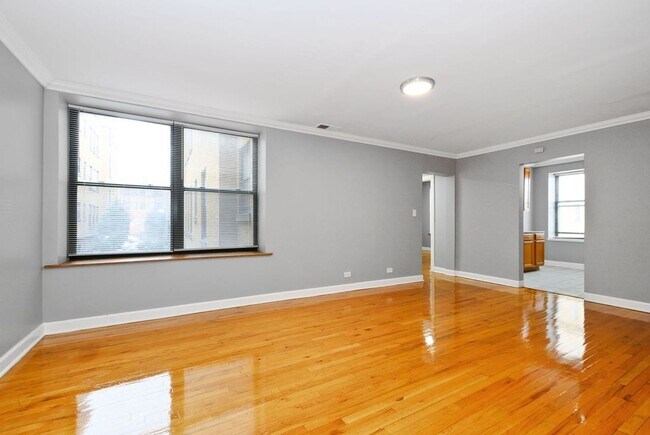 Building Photo - Beautiful 2Bed/1Bath in South Shore