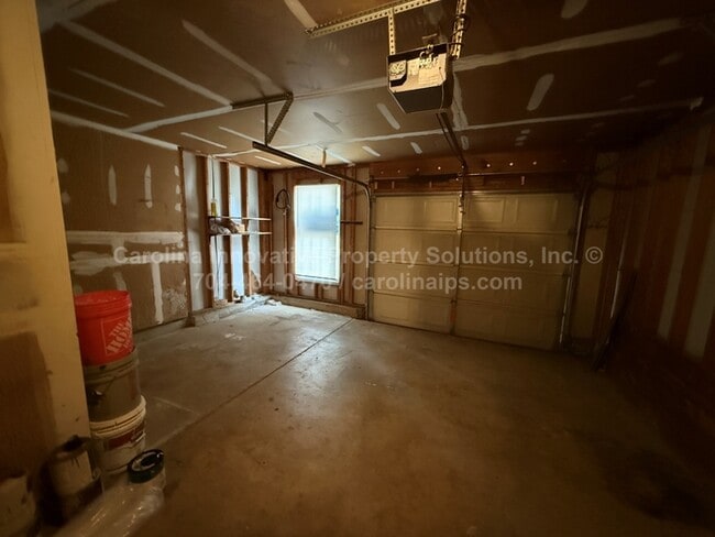 Building Photo - 10722 Roxbury Ct