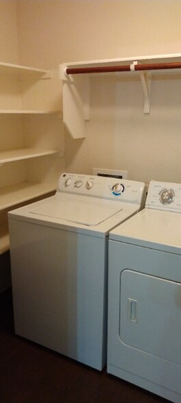 Building Photo - 176 Housefinch Loop