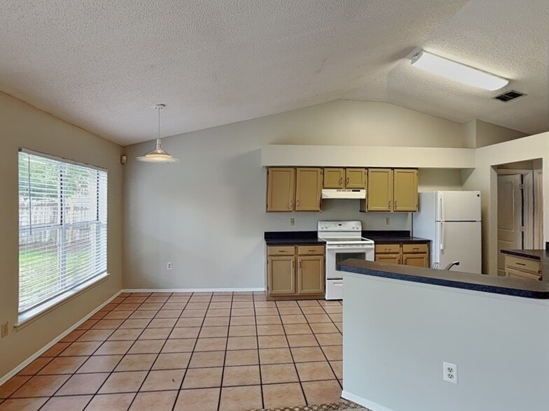 Building Photo - 1618 Cassingham Cir