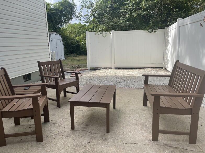 Back Patio/ Fenced in yard - 327 Bordeaux Ave