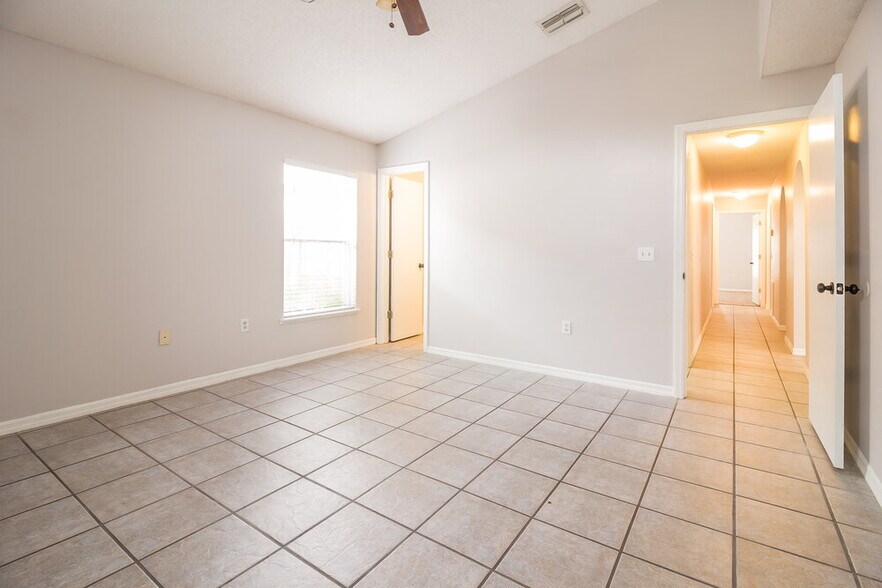 Building Photo - 10103 Richardson Ct