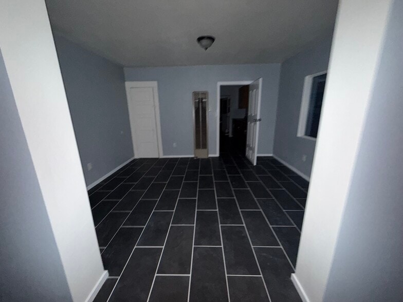 Building Photo - 524 S Soto St