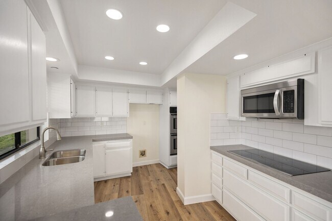 Building Photo - 406 Arenoso Ln