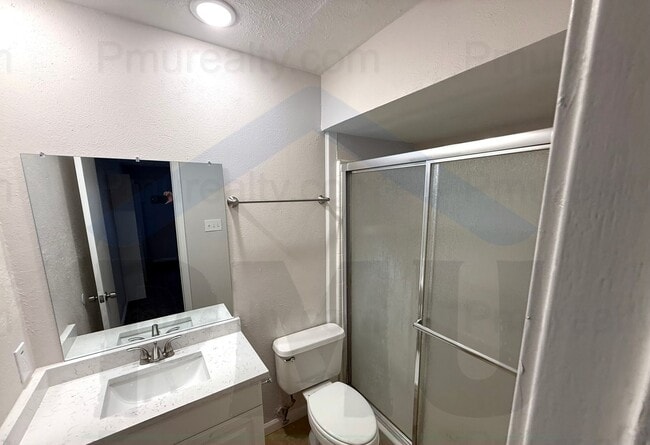 Building Photo - COMING SOON! Charming and spacious 3 bedro...
