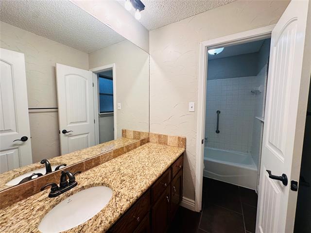 Building Photo - 1403 Meadow Crest Ln