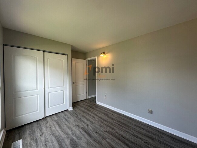 Building Photo - 1031 W 59th Pl