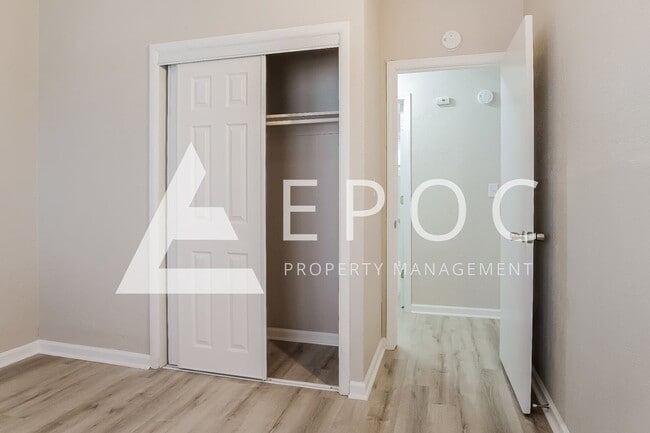 Building Photo - 5407 N Johnstown Ave