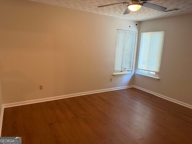 Building Photo - 1819 Cres Hill Dr NW