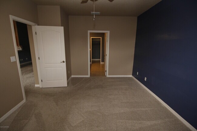 Building Photo - 1015 Venetian Dr
