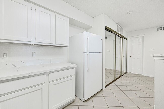 Building Photo - 2300 Old Spanish Trl