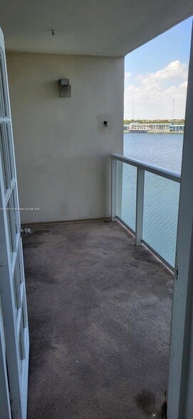 Building Photo - 1301 NE Miami Gardens Dr