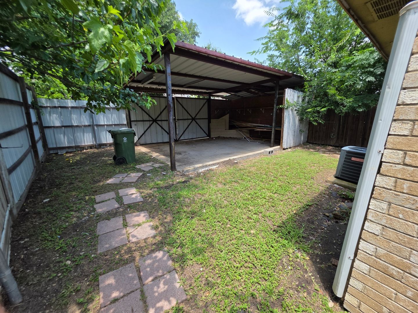 Building Photo - 2419 E Timberview Ln
