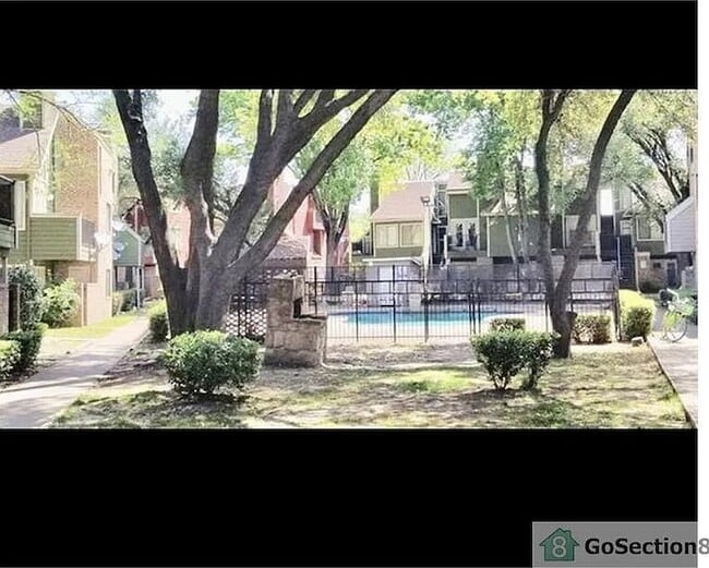 Building Photo - 9815 Walnut St