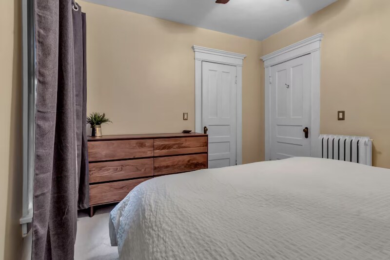 Building Photo - 61 St James Pl