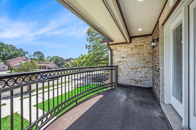 Building Photo - 7711 Antoine Dr