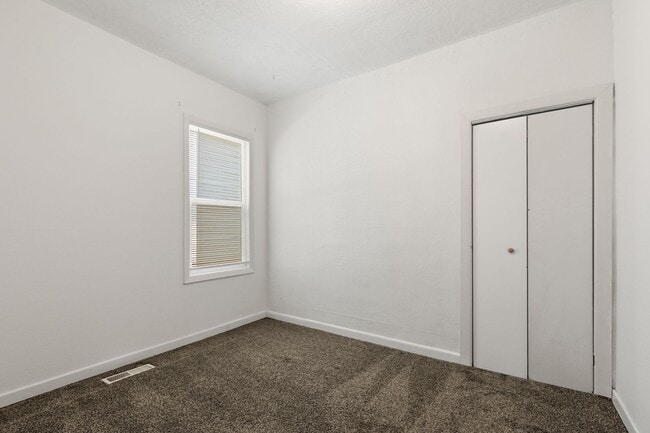 Building Photo - Spacious 3 bedroom, 1 Bath House in Inner SE Portland - Everything Right at Your Doorstep!