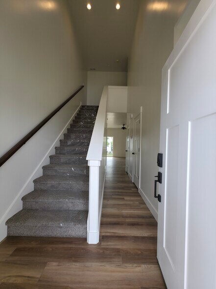 Building Photo - 134 E 900 N
