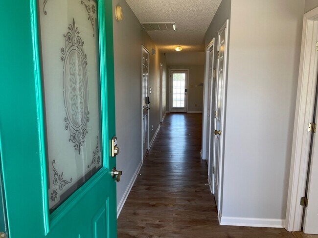 Foyer - 7252 Lyngate Blvd
