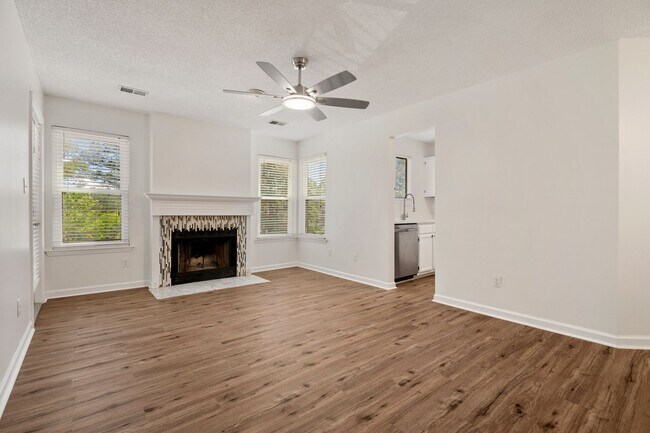Building Photo - 600 Audubon Lake Dr