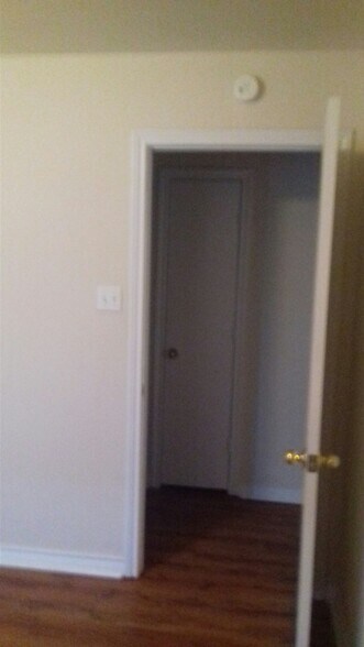 Building Photo - 1210 webhollow Cir