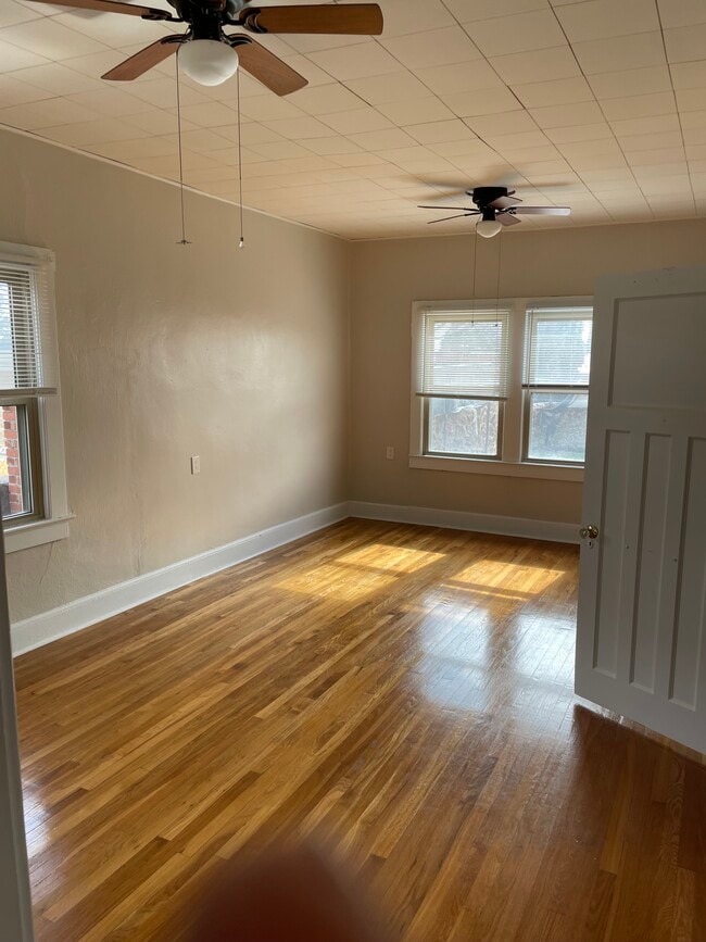 Building Photo - 3804 Cambridge Ave