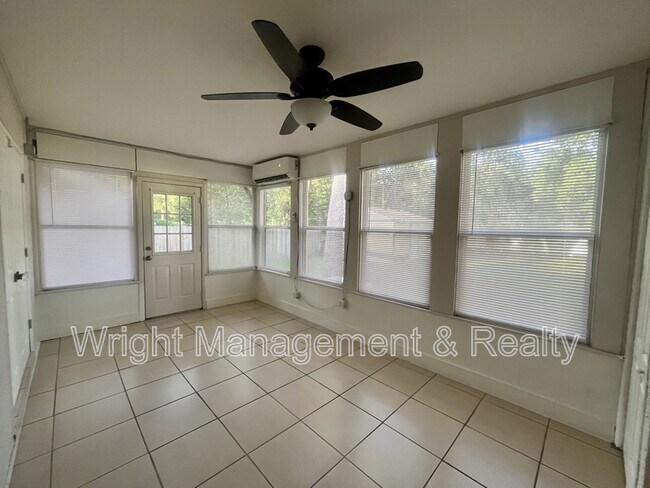 Building Photo - 705 Bayou Ave