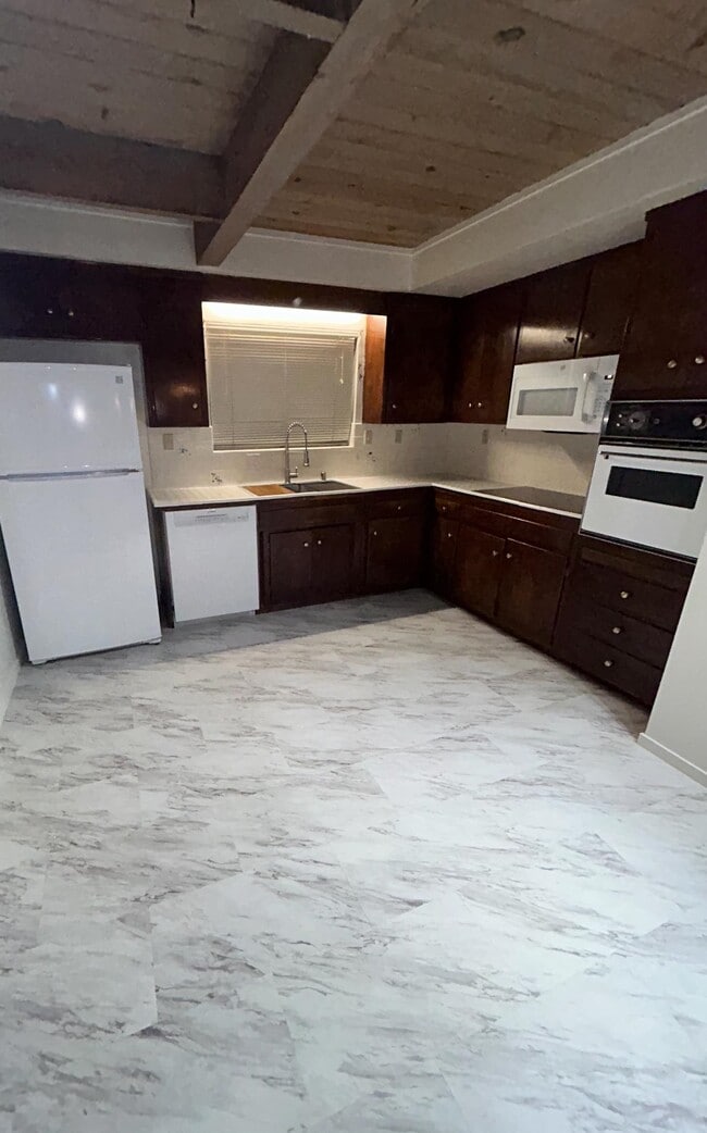 Building Photo - 902 F St