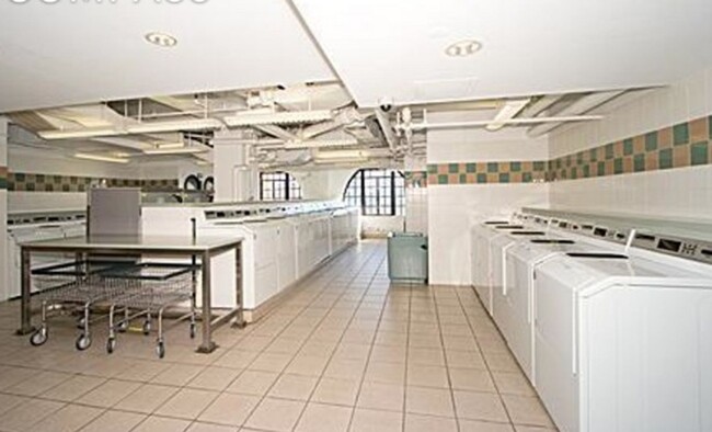 Building Photo - 5 Tudor City Pl