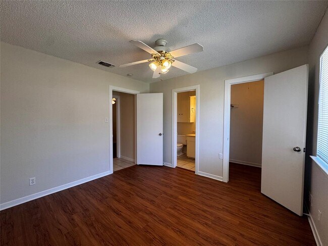 Building Photo - 5916 Cherry Loop
