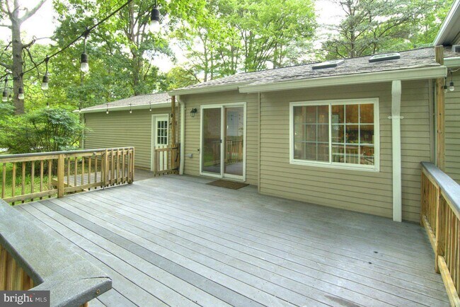 Building Photo - 2405 Earlsgate Ct