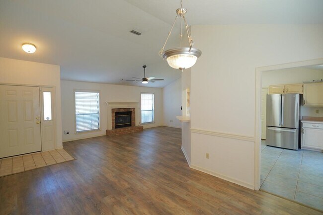 Building Photo - 2605 Yarmouth Ln