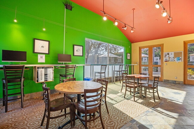 Building Photo - 7505 Charmant Dr