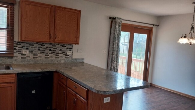 Building Photo - 5420 Hillside Dr W