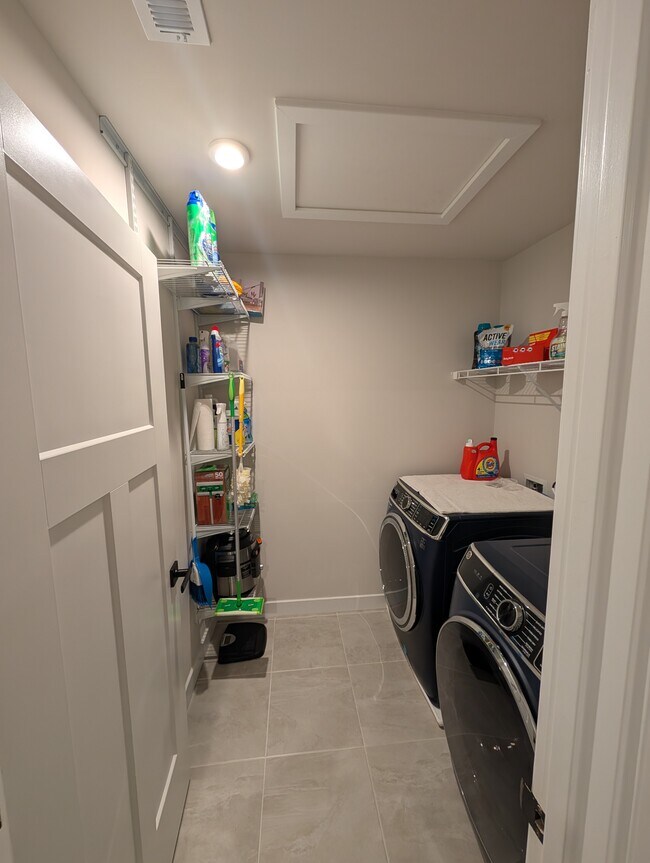 Building Photo - 1189 Riverbrook Dr