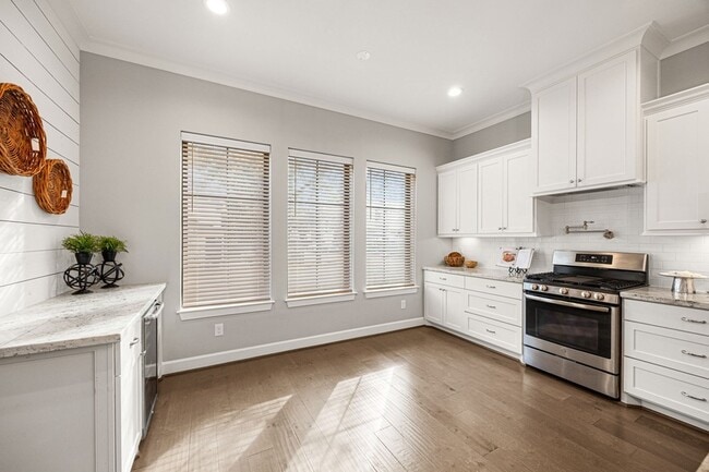 Building Photo - 2307 Langston St