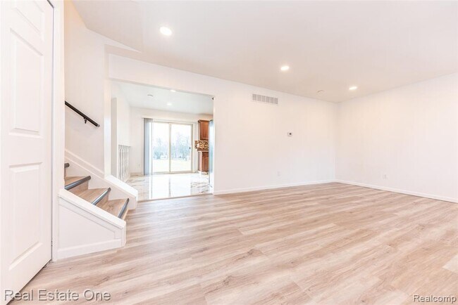 Building Photo - 29489 Geraldine Rd