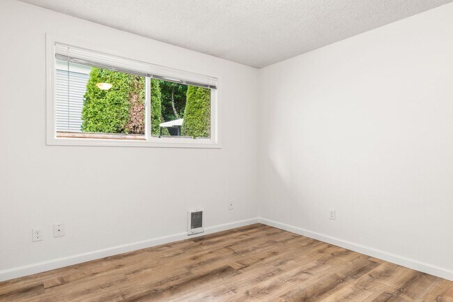 Building Photo - 705-707 N Sumner St.