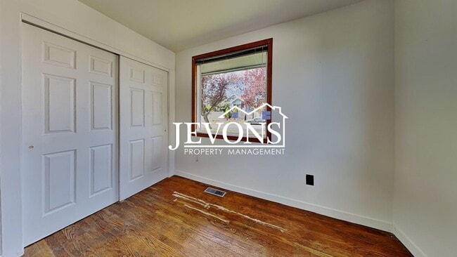 Building Photo - Charming 5-bedroom home near shopping, parks, and University of Puget Sound - Minutes from Cheney...