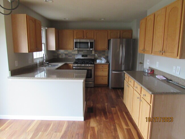 Building Photo - 2412 W Molly Ln