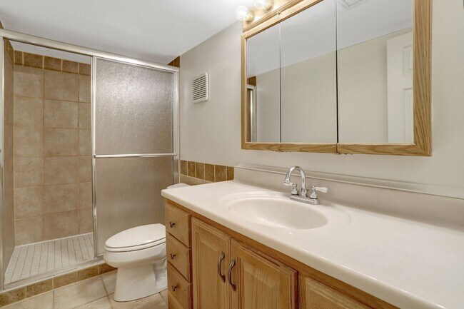 Building Photo - 2 Bedroom 2 Bathroom Condo Available for Rent