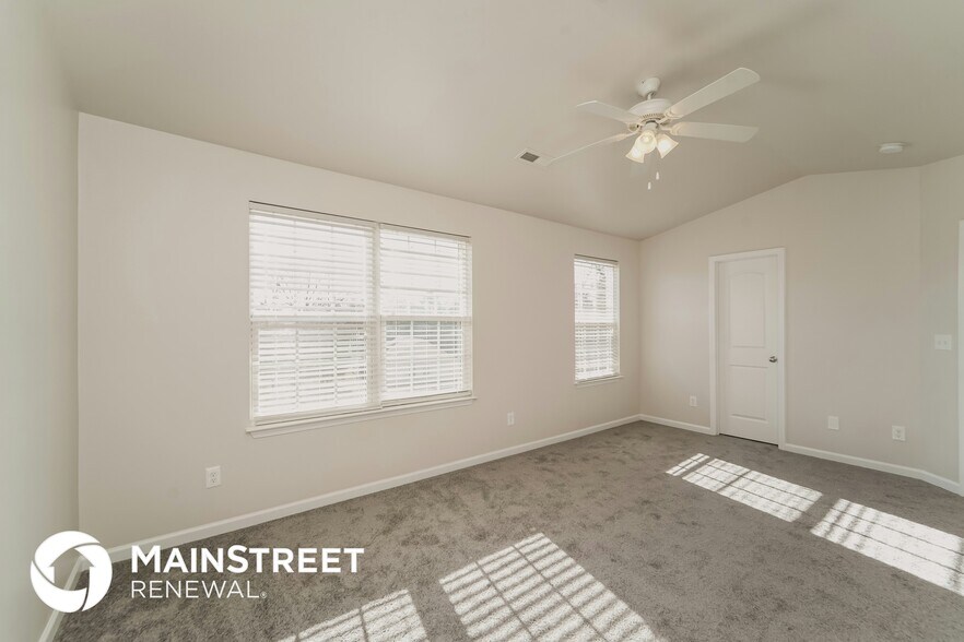 Building Photo - 13835 Circle Dr