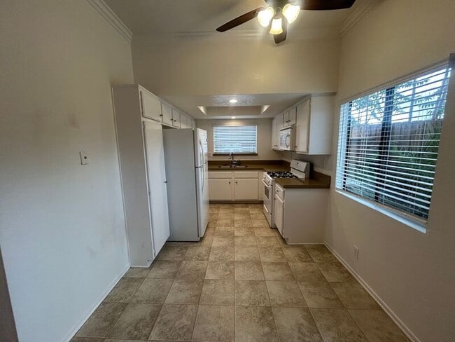 Building Photo - 4412 Ocean View Blvd