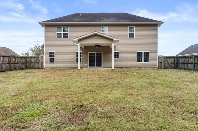 Building Photo - Spacious 4-Bedroom Gem with 2.5 Baths in t...