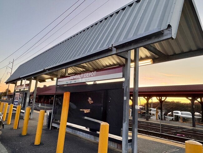 Building Photo - 7 Hardy St