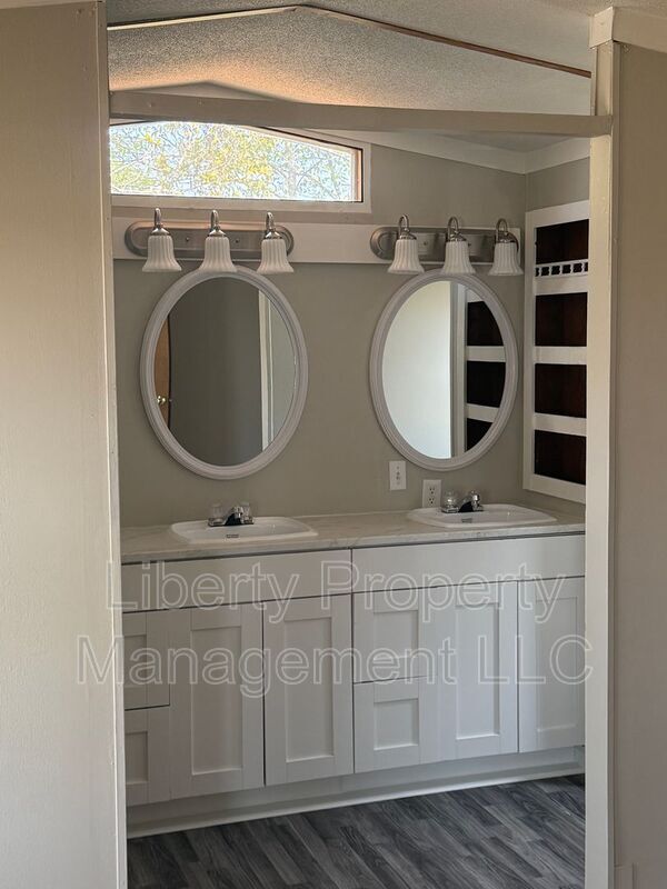 Building Photo - 21 Hillside Ln