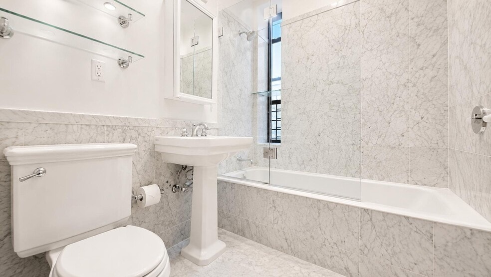 Building Photo - 310 W 97th St