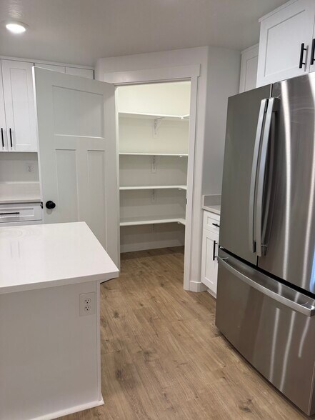 Building Photo - 3361 W Pond Dr