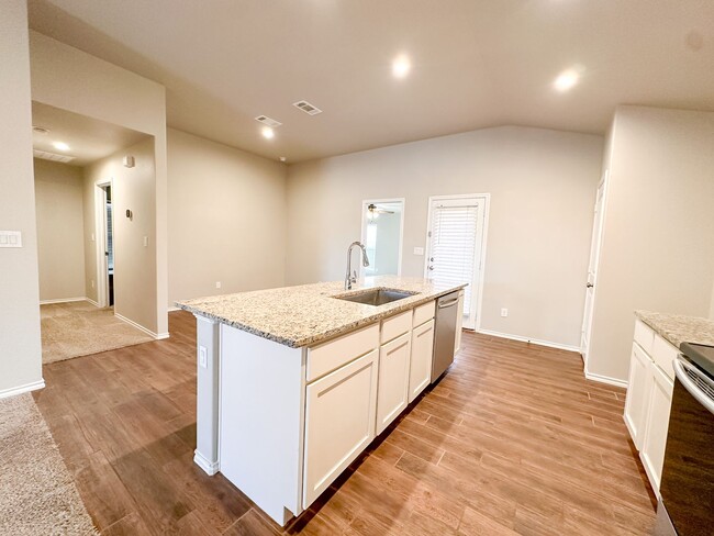 Building Photo - 3/2/2 Home in Windstone!